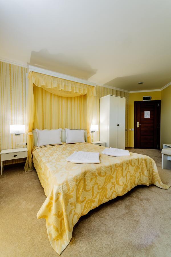 Hotel Alisa Pavel Banya Esterno foto